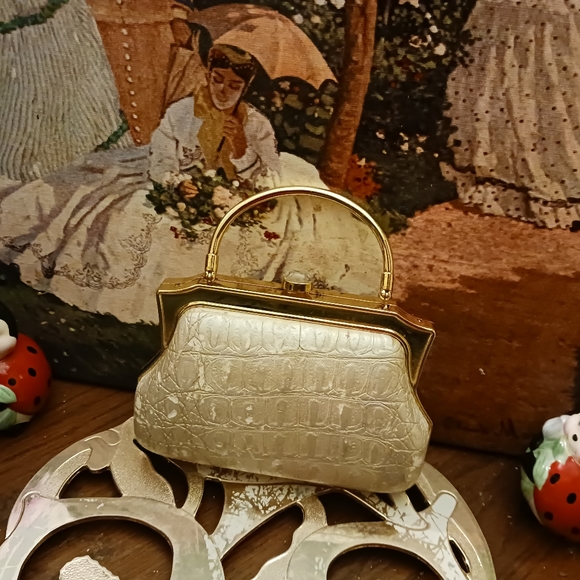 🐊Vicenza Clutch Embossed 👝 👛 Rhinestone Metallic,Elegant Purse.🎁 💝 - Picture 12 of 13